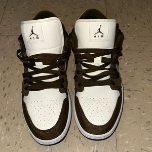 Wmns Air Jordan 1 Low SE 'Light Olive'